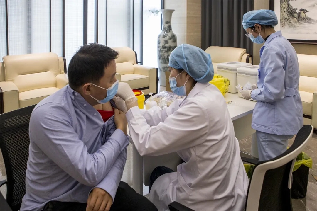 疫苗接種進(jìn)企業(yè)，貼心服務(wù)暖人心